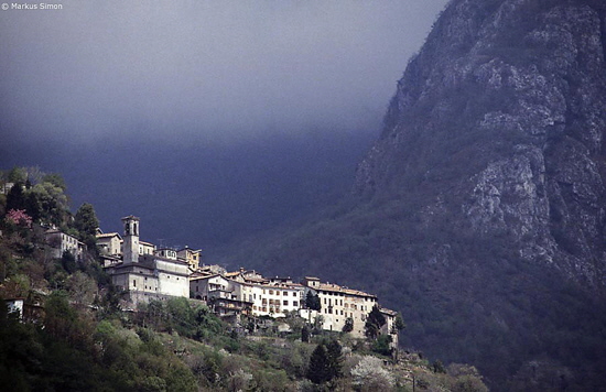 �1995-04 03