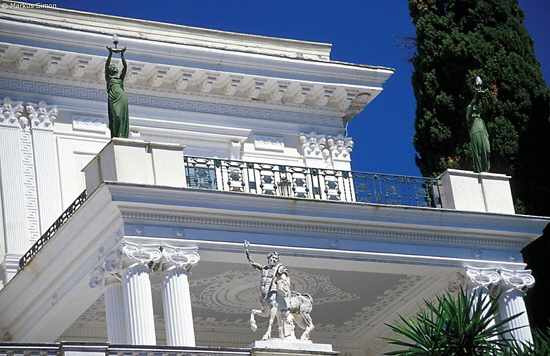 korfu palast balkon