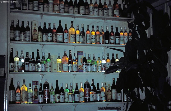 peloponnes flaschenregal in bar