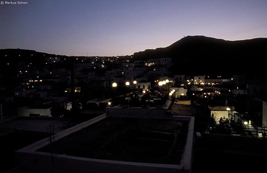 rhodos lindos bei nacht
