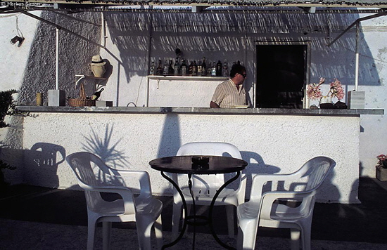 santorin thira bar tresen